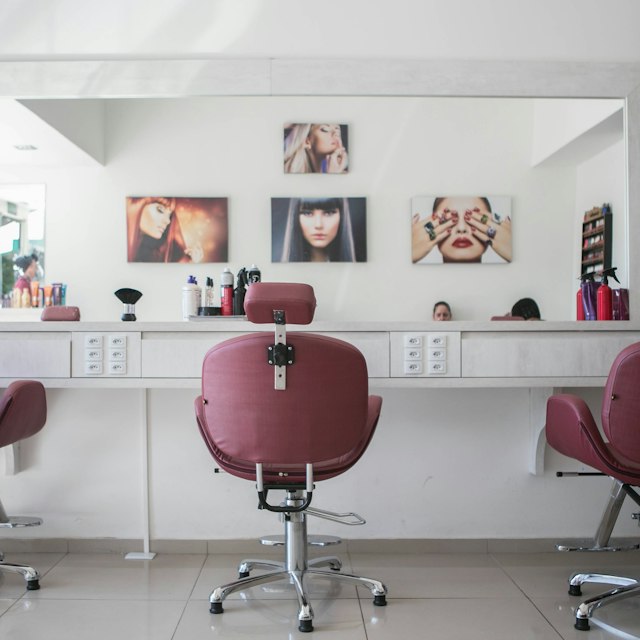 Clean modern styling mirrors at Unique Hair & Beauty Salon SE5